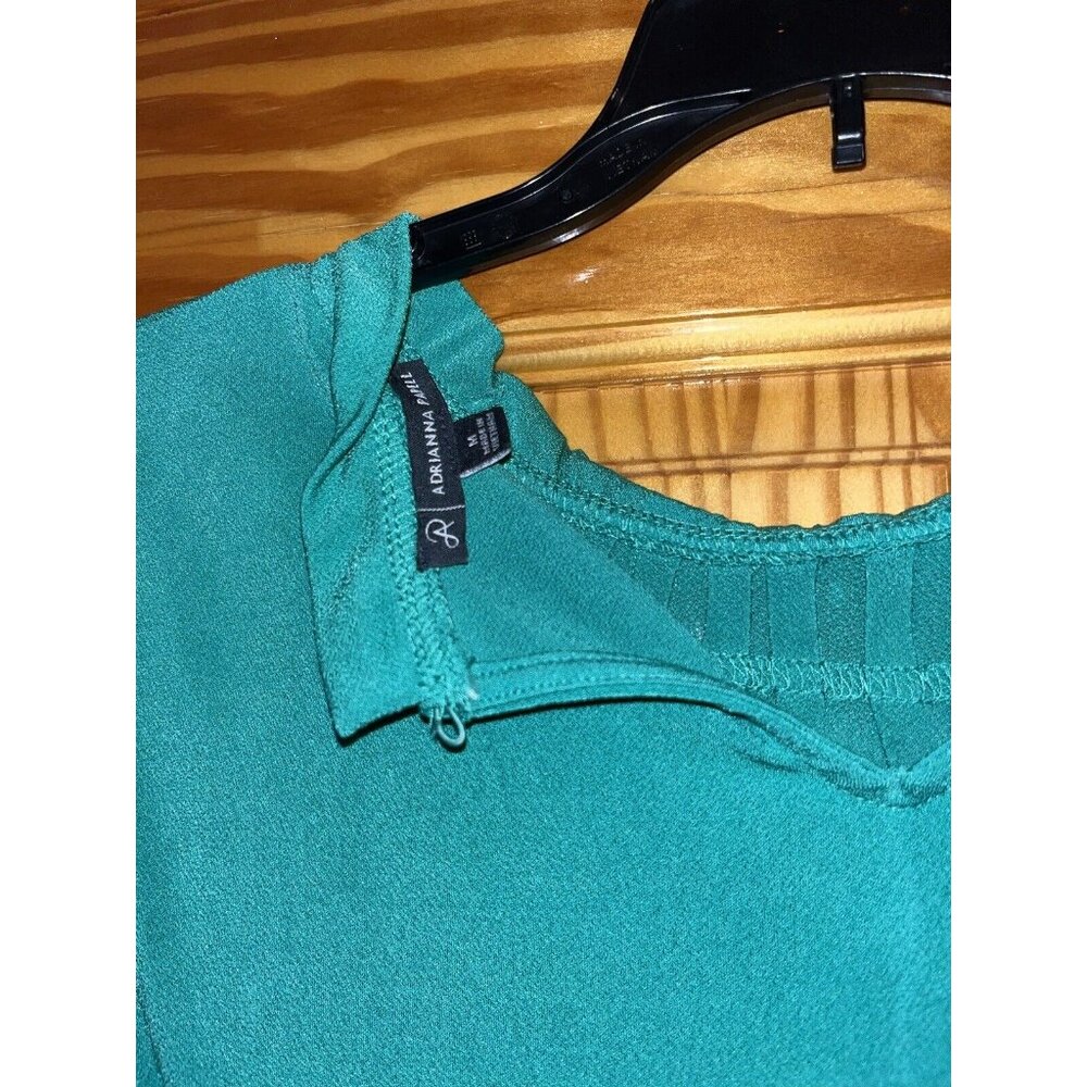 Adrianna Papell Green Shirt  Blouse Size Medium Sleeveless Ruffled Neck Light - Picture 3 of 3